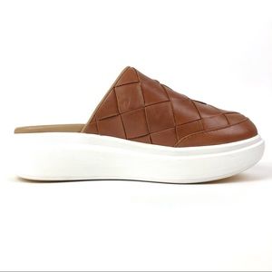 Tsubo Tan Woven Leather Slide brand new never worn